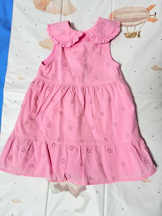 Vestido Rosa de Niña con Volantes