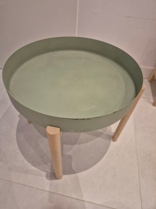 Mesa auxiliar pintada verde Ikea