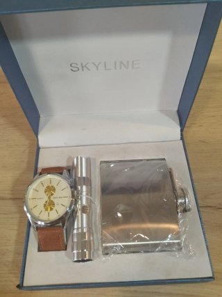 Set de Regalo Skyline: Reloj, Linterna y Petaca