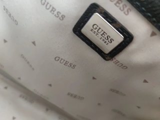 Bolso Guess Monograma Marrón Bandolera