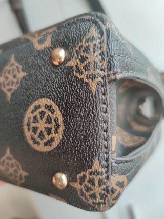 Bolso Guess Monograma Marrón Bandolera