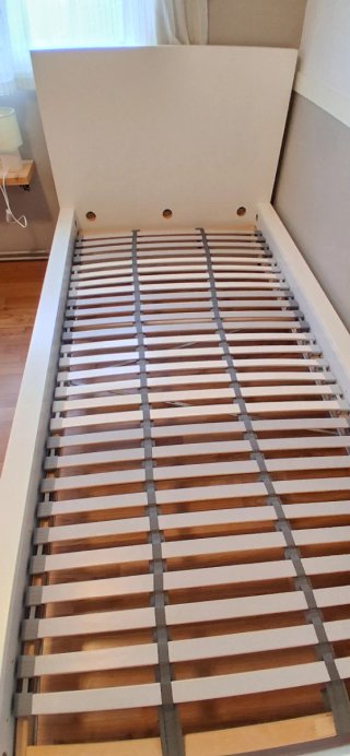 Cama  Ikea con colchón 90×200cm,con 2 cajones.