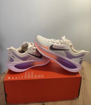 T40,5 Zapatillas Nike Vomero 18