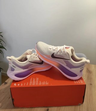 T40,5 Zapatillas Nike Vomero 18