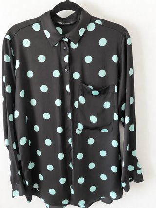 Blusa Zara lunares negra y verde menta Talla M