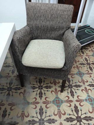 Seis sillones de comedor de tela y madera