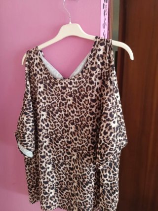 Blusa leopardo hombros descubiertos