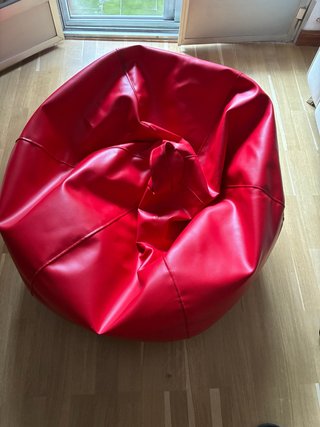 Puf rojo piel sintética