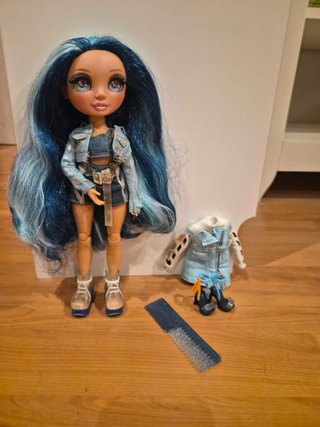 Muñeca Rainbow High con accesorios