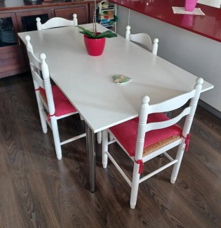 Mesa de cocina con 4 sillas