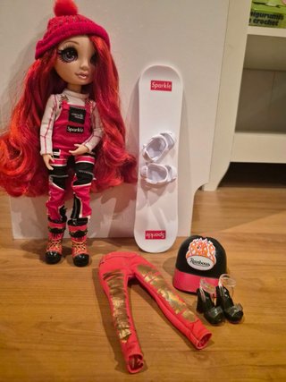 Muñeca Rainbow High con accesorios