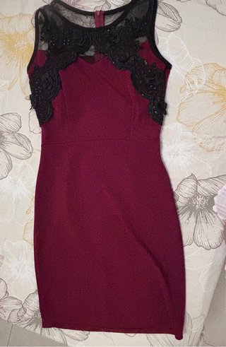 Vestido de fiesta con encaje negro