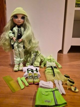 Muñeca Rainbow High Verde