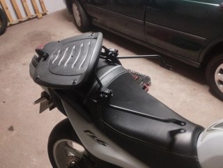 Baúl Shad y soporte FZ6N