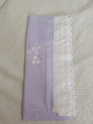 Funda almohada matrimonio bordada y con encaje bla