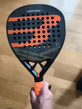 Pala Bullpadel Vertex 3.