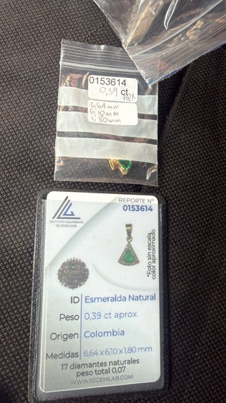 Dije de Oro con Esmeralda y Diamantes