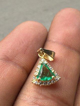 Dije de Oro con Esmeralda y Diamantes