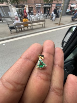 Dije de Oro con Esmeralda y Diamantes