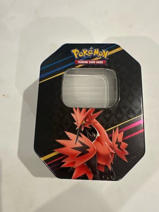 Lote de Cartas Pokémon en Lata