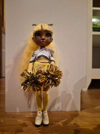 Muñeca Rainbow High Cheerleader Amarilla