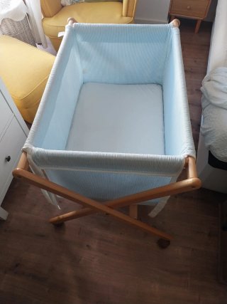 Minicuna de Madera y Tela Azul con 3 colchones