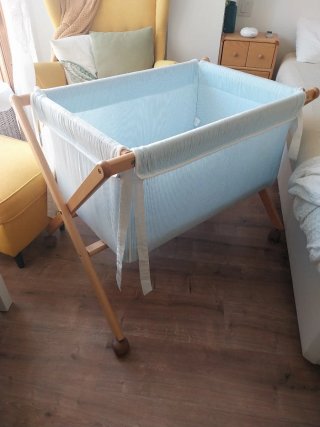 Minicuna de Madera y Tela Azul con 3 colchones
