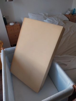 Minicuna de Madera y Tela Azul con 3 colchones