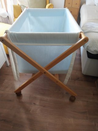 Minicuna de Madera y Tela Azul con 3 colchones