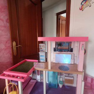 Casa Barbie Dreamhouse con tobogán y piscina