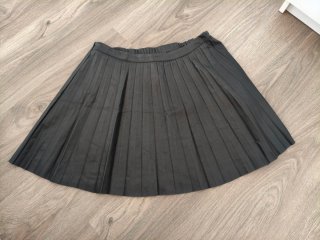 Falda corta Stradivarius negra
