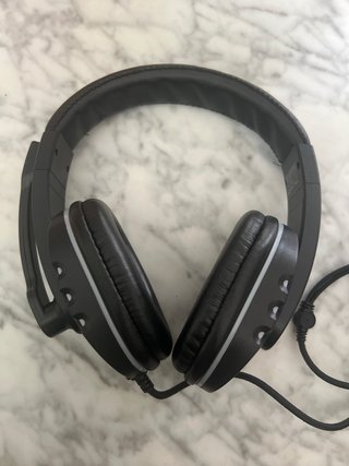 Auriculares con Micrófono. Sin marca.