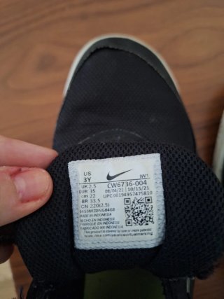 Zapatillas Nike Negras y Plateadas