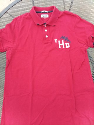 Polo Tommy Hilfiger Rojo y Camiseta Tommy Jeans