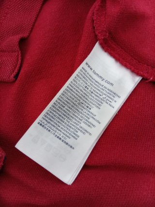 Polo Tommy Hilfiger Rojo y Camiseta Tommy Jeans