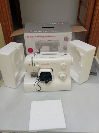 Máquina de coser SINGER Tradition 2282