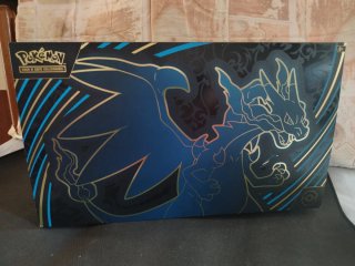 • Pokemon UPC Mega Charizard con Accessori Gioco