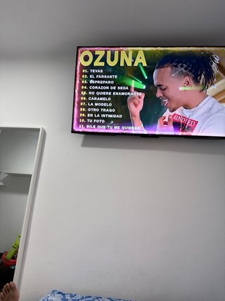 Arquiler habitación  con TV 55 para  CHICA (((SOLA