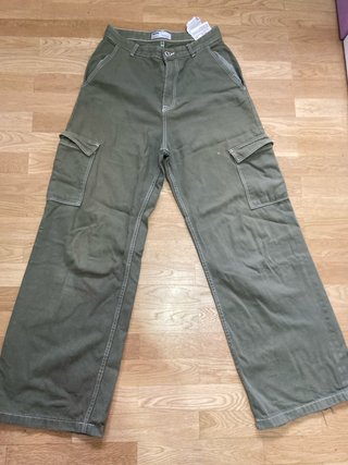 Pantalón Cargo Verde Bershka