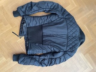 Cazadora acolchada negra talla M