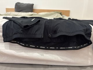 Malliot manga larga negro talla L