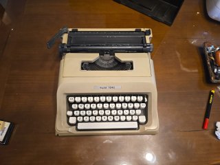 Máquina de escribir Elsa 1040