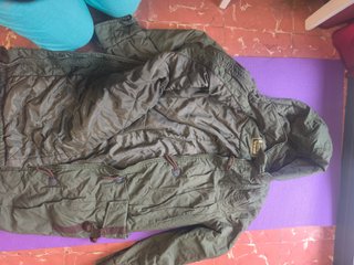 Parka militar verde con capucha