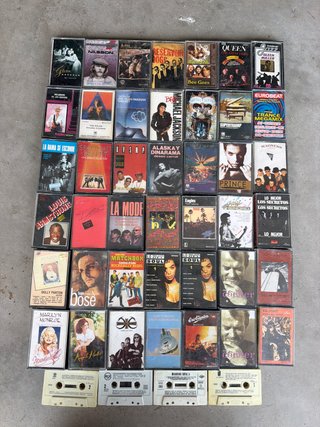 Lote de 48 Casetes de Música Variada Preguntar €