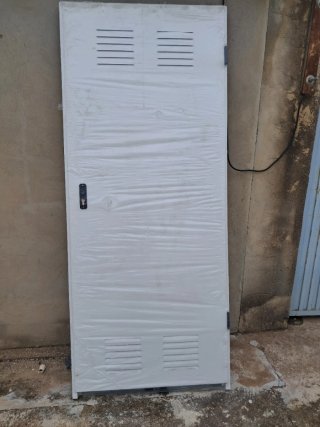 Puerta trastero nueva