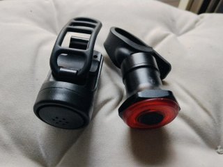 Luz trasera y bocina para bicicleta