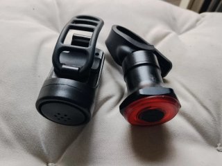 Luz trasera y bocina para bicicleta