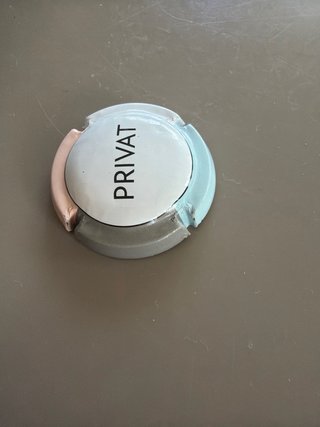 Chapa de cava con inscripción PRIVAT