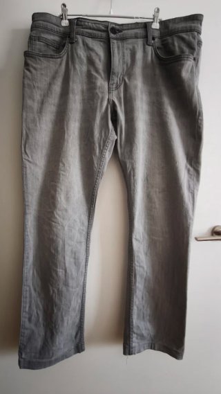 Pantalón Vaquero Hombre Gris