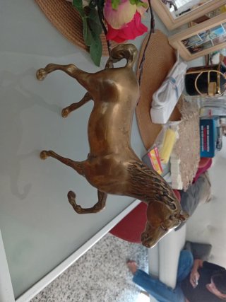 Caballo de bronce decorativo